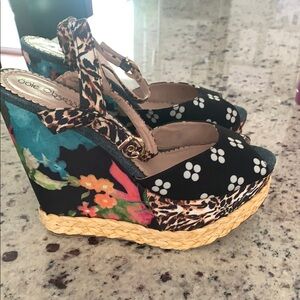 Women's Floral Wedge Sandals - Black and Multicolor
